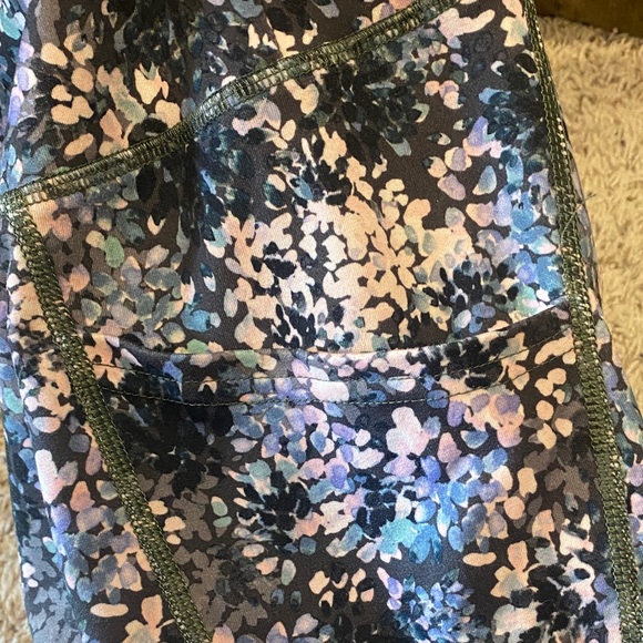 Floral Patterned Leggings - Picture 4 of 4